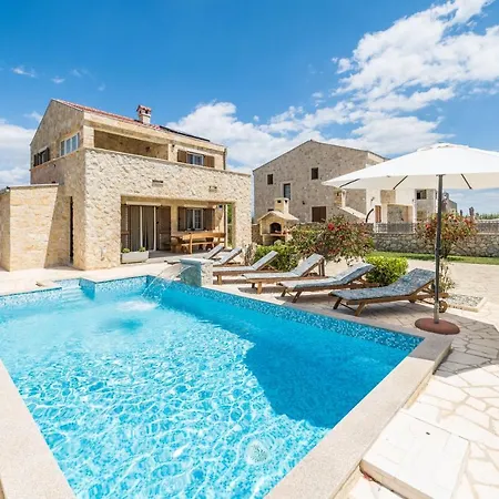 Villas Nina Villa