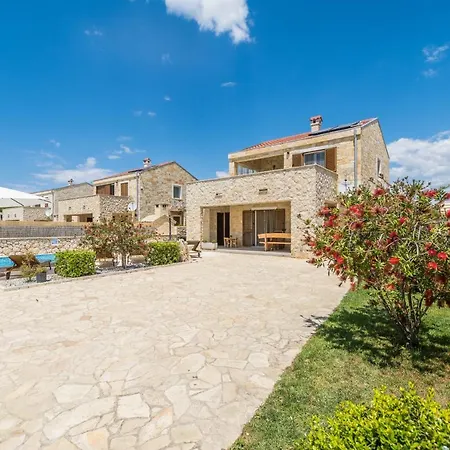 Villa Villas Nina *