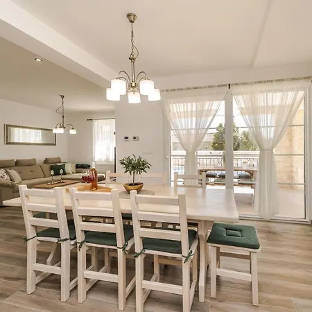 Villas Nina Villa