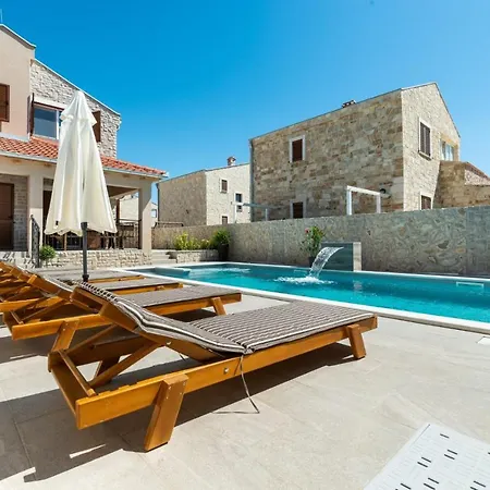 Villas Nina Villa