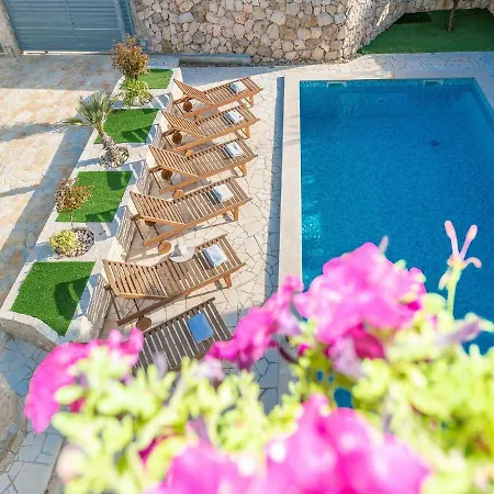 Villas Nina Villa